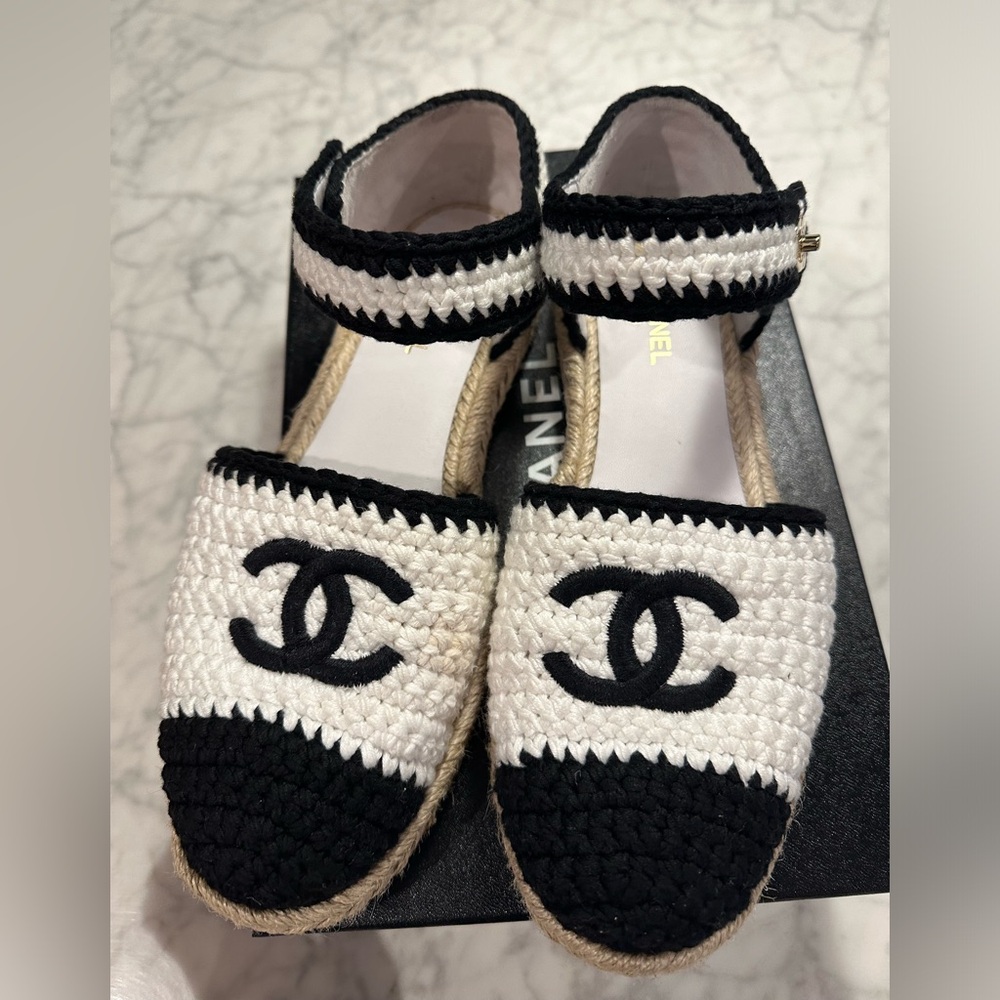 Braided Knit Cap Toe CC Ankle Strap Espadrilles 38 White Black - Picture 2 of 4